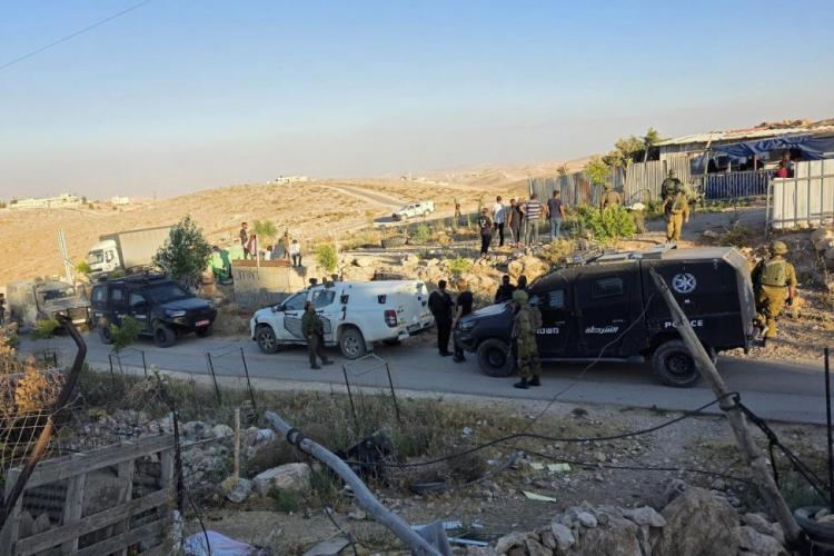 الاحتلال يواصل عزل 12 قرية وخربة في بادية ومسافر يطا لليوم الثالث على التوالي الاحتلال يواصل عزل 12 قرية وخربة في بادية ومسافر يطا لليوم الثالث على التوالي