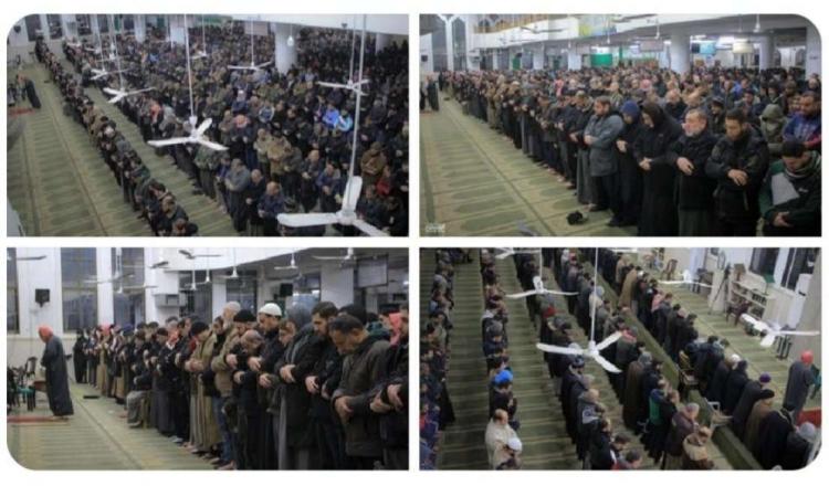 الآلاف يؤدون "الفجر العظيم" بمساجد غزة الآلاف يؤدون "الفجر العظيم" بمساجد غزة