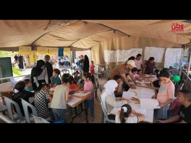 الخيمة لا تتسع للأحلام.. مبادرة شبابية تحتضن أطفال بلعين الخيمة لا تتسع للأحلام.. مبادرة شبابية تحتضن أطفال بلعين