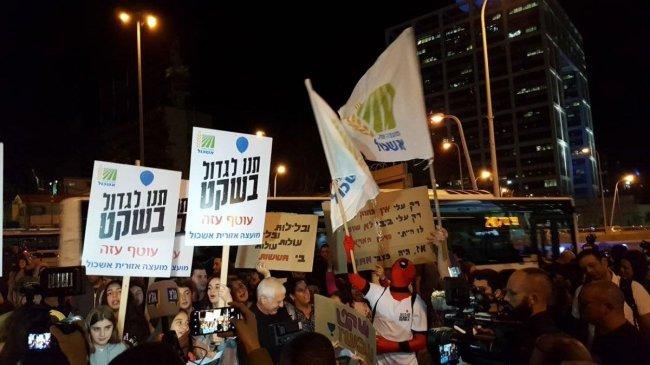 مستوطنون يتظاهرون في تل ابيب ضد وقف التصعيد في غزة