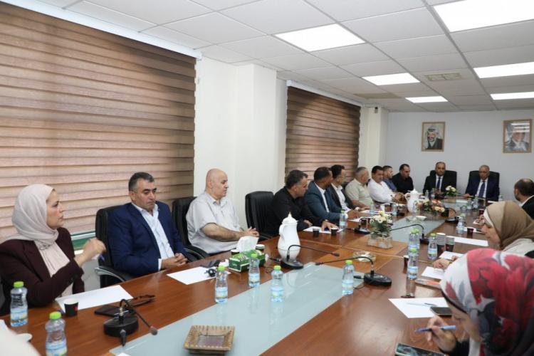 بمشاركة مدراء المديريات والتسجيل.. سلطة الأراضي تبحث تطوير آليات العمل وتخفيف الإجراءات على المواطنين بمشاركة مدراء المديريات والتسجيل.. سلطة الأراضي تبحث تطوير آليات العمل وتخفيف الإجراءات على المواطنين
