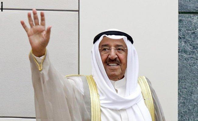 أمير الكويت يدعو قواته إلى الجهوزية.. ويحذر من "المستجدات الخطيرة" بالمنطقة