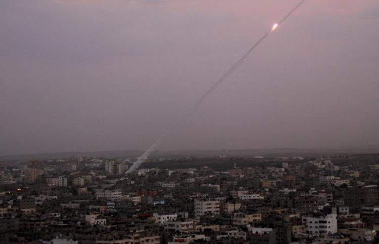 فيديو | إطلاق صاروخ من غزة على مستوطنة سديروت