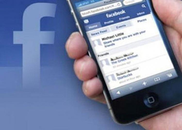 فيسبوك يطلق "هاتفا ذكيا" العام القادم