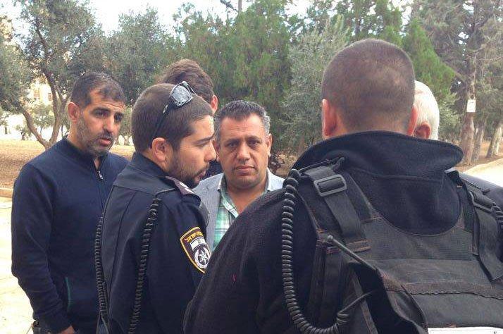 بالصور... شرطة الاحتلال توقف نائبًا أردنيًا في "الأقصى"