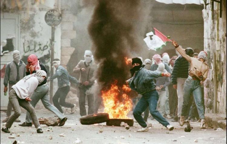 ثلاثة وعشرون عاما على انتفاضة الأقصى.. أحداث وأسماء محفورة في قلب الذاكرة الوطنية ثلاثة وعشرون عاما على انتفاضة الأقصى.. أحداث وأسماء محفورة في قلب الذاكرة الوطنية
