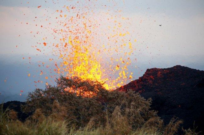 بركان كيلاويا يتسرب لمحطة للطاقة الحرارية في هاواي