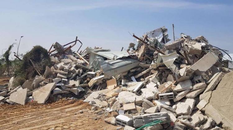 سلطات الاحتلال تهدم مبنيين في رهط بالنقب المحتل