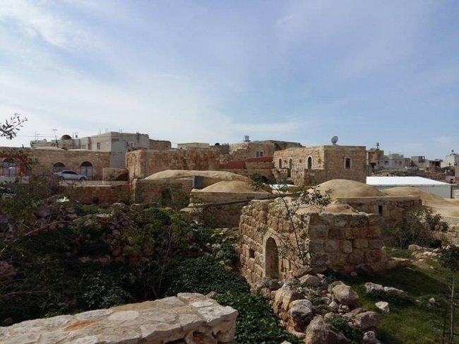 خاص لـ"وطن": بالفيديو..الخليل:البلدة القديمة في الظاهرية لوحة فسيفسائية تجسد الماضي