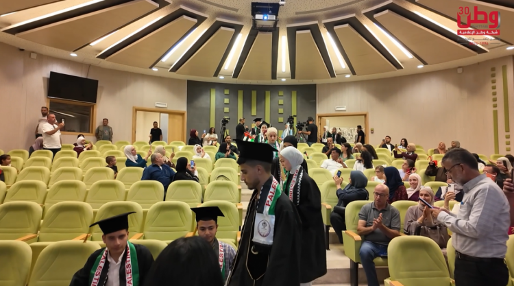 "أجيال كالجبال".. جمعية امتداد الخيرية تكرّم أوائل الثانوية العامة في رام الله "أجيال كالجبال".. جمعية امتداد الخيرية تكرّم أوائل الثانوية العامة في رام الله