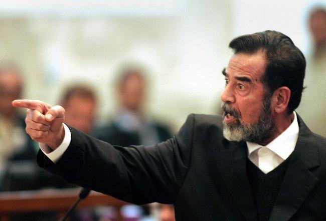 متى تم توقيع مذكرة إعدام صدام حسين؟