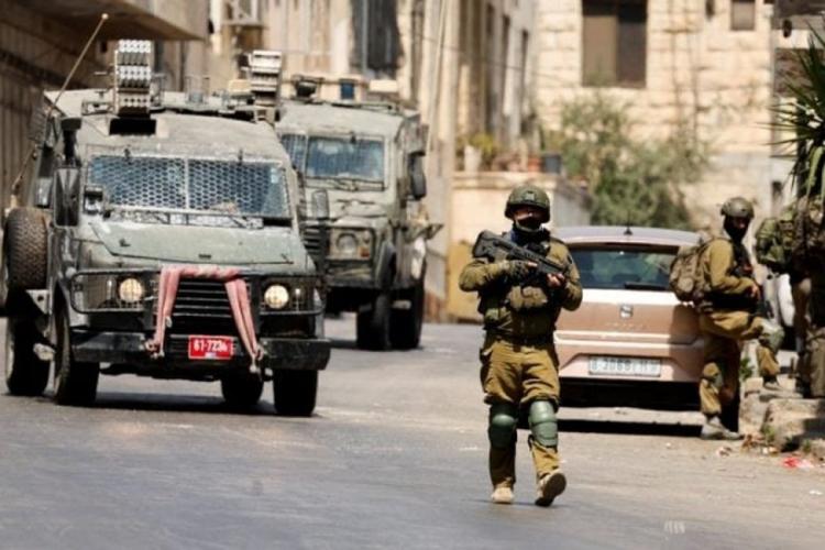 الاحتلال يعتقل 6 مواطنين من محافظة نابلس الاحتلال يعتقل 6 مواطنين من محافظة نابلس