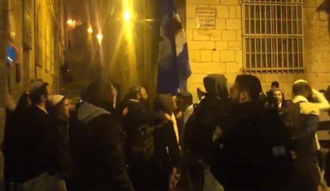 فيديو.. مسيرة استفزازية للمستوطنين بالبلدة القديمة في القدس فيديو.. مسيرة استفزازية للمستوطنين بالبلدة القديمة في القدس