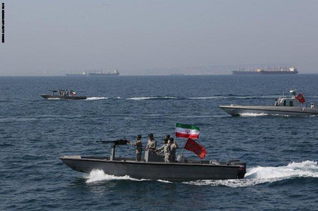 إيران عن السفينتين "المنكوبتين" بخليج عُمان: إحداها غادرت السعودية وأنقذنا 44 بحارا