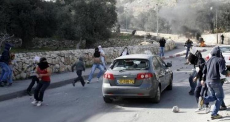 مستوطنون يعتدون على مركبة مواطن في سلفيت مستوطنون يعتدون على مركبة مواطن في سلفيت