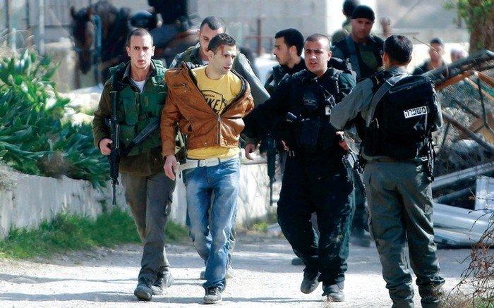 قوات الاحتلال تعتقل أسيرًا محررًا من صوريف بالخليل