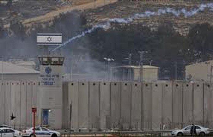قراقع : إسرائيل تسمح للصحافة الأجنبية بزيارة سجن عوفر غدًا