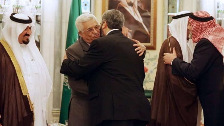 هل تحرك السعودية ملف المصالحة؟ .. الرئيس عباس يزور السعودية بالتزامن مع زيارة وفد من قيادة حماس هل تحرك السعودية ملف المصالحة؟ .. الرئيس عباس يزور السعودية بالتزامن مع زيارة وفد من قيادة حماس