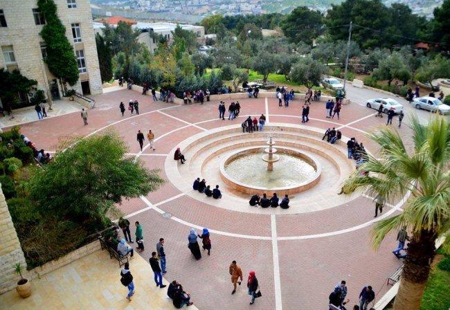 طلبة جامعة القدس يعلقون خطواتهم الاحتجاجية بعد الاتفاق مع ادارة الجامعة