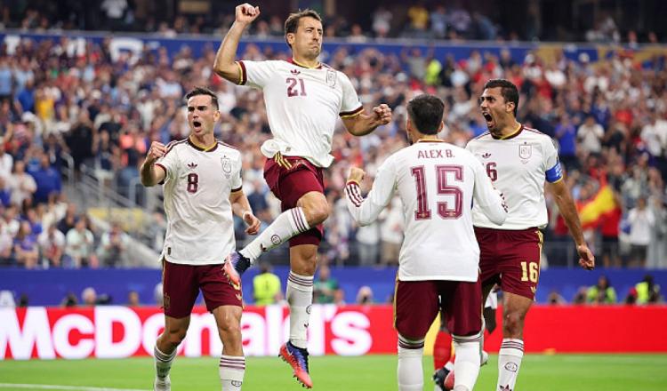 إسبانيا تتجاوز فرنسا بأقل مجهود وتبلغ نهائي كأس العالم للمرة الثانية في تاريخها إسبانيا تتجاوز فرنسا بأقل مجهود وتبلغ نهائي كأس العالم للمرة الثانية في تاريخها