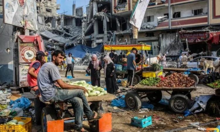 بين شحّ البضائع واستغلال حاجة المواطنين بين شحّ البضائع واستغلال حاجة المواطنين