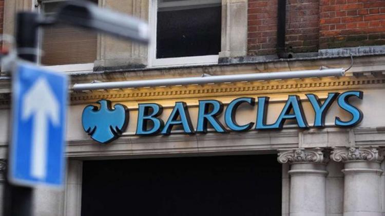 متظاهرون يطالبون بنك "باركليز" بوقف تمويل شركات أسلحة إسرائيلية متظاهرون يطالبون بنك "باركليز" بوقف تمويل شركات أسلحة إسرائيلية