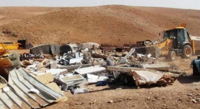 الاحتلال يهدم خيمة سكنية لعائلة النواجعة في سوسيا