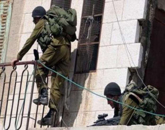 الاحتلال يحوّل منزلين إلى ثكنة عسكرية في بلدة فرعون جنوب طولكرم الاحتلال يحوّل منزلين إلى ثكنة عسكرية في بلدة فرعون جنوب طولكرم