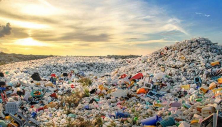 من هي الدولة الأكثر مساهمة في المخلفات البلاستيكية حول العالم؟