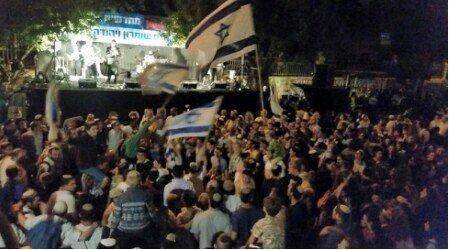 آلاف المستوطنين امام منزل نتانياهو: نريد الأمن والمزيد من الاستيطان بالضفة