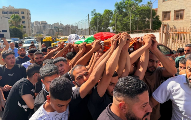 نابلس تشيع جثمان الشهيد الطفل اسلام عجوري إلى مثواه الأخير نابلس تشيع جثمان الشهيد الطفل اسلام عجوري إلى مثواه الأخير