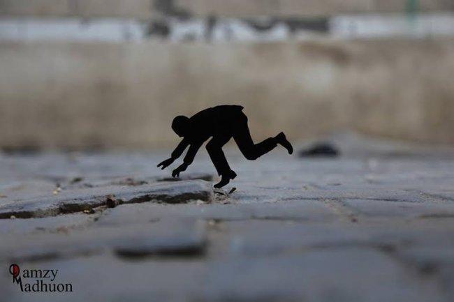 خاص لـ"وطن": بالفيديو.. غزة: رمزي المدهون يستخدم فن "الرموز" لإحياء الأماكن المهمشة