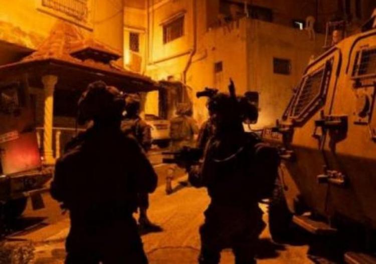 الاحتلال يصيب فتى ويعتقله في قلقيلية