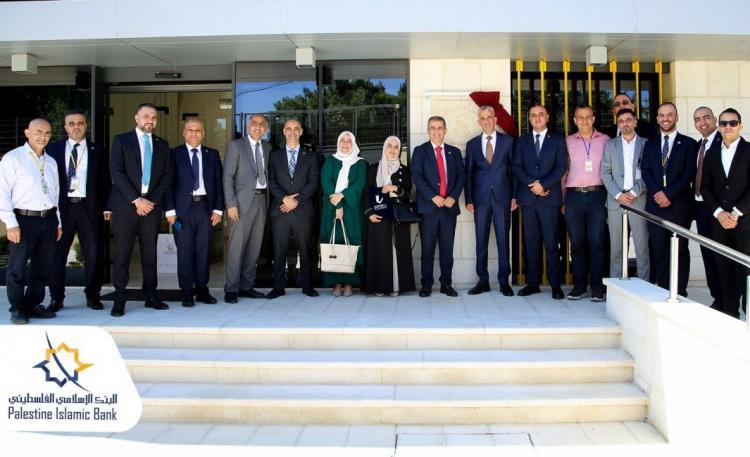 البنك الإسلامي الفلسطيني يتسلم شهادة "البناء الأخضر من المستوى الذهبي" عن مبنى الأرشيف المركزي البنك الإسلامي الفلسطيني يتسلم شهادة "البناء الأخضر من المستوى الذهبي" عن مبنى الأرشيف المركزي