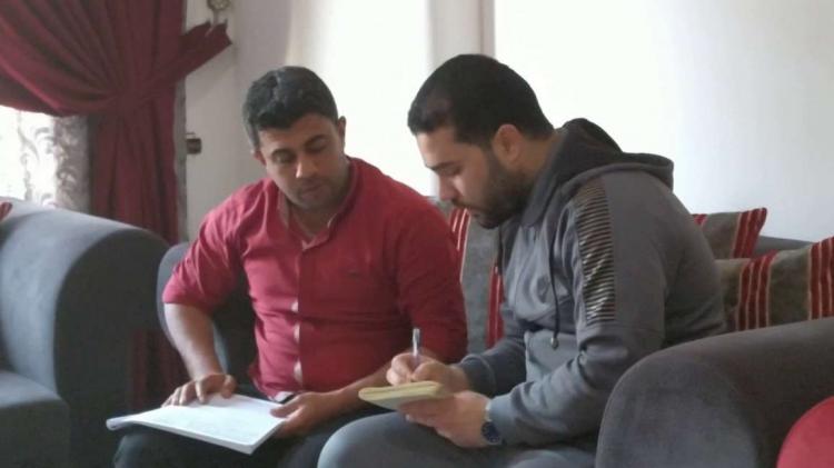 معلمو المياومة في غزة يناشدون عبر وطن لصرف رواتبهم