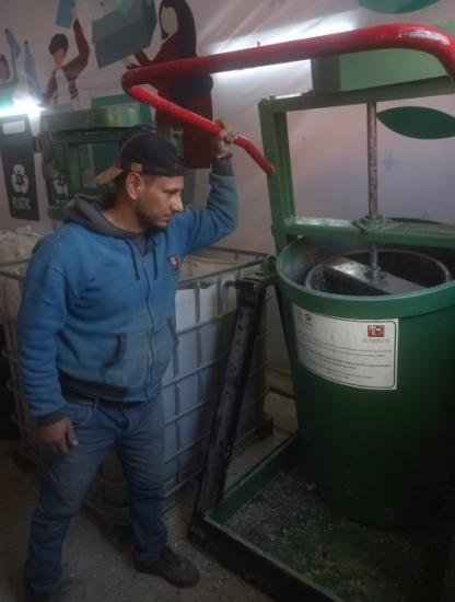 بوادر لنجاح "المجرشة الخضراء للبلاستيك" تقودها أول مهندسة غزّاوية في هذا المجال