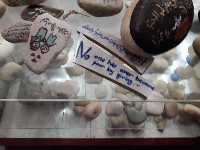 خاص لـ"وطن": بالفيديو.. غزة: "سربرايز".. تذكار على حجارة وصدف