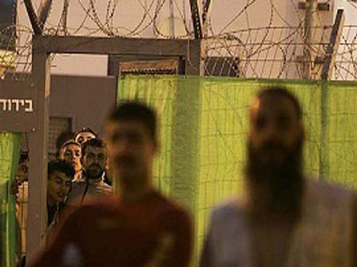 حملة تفتيشات قمعية في سجني "مجدو" وجلبوع"