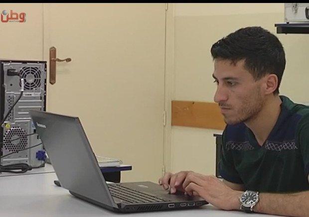 خاص لـ "وطن": بالفيديو... الخليل: طالب يعمل على تحويل الكتاب المدرسي إلى إلكتروني خاص لـ "وطن": بالفيديو... الخليل: طالب يعمل على تحويل الكتاب المدرسي إلى إلكتروني