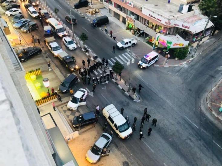 مواجهات بين شبان والاجهزة الامنية على مدخل مخيم الأمعري مواجهات بين شبان والاجهزة الامنية على مدخل مخيم الأمعري