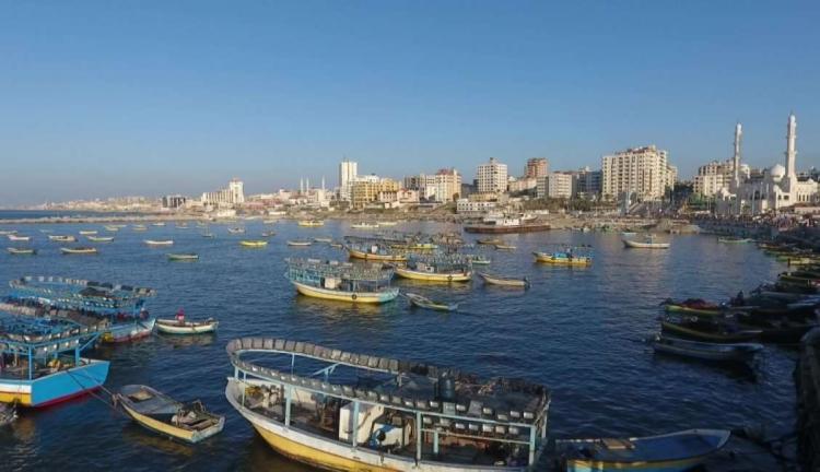 خيمة صيانة مراكب الصيادين.. شكل جديد من أشكال التكافل الاجتماعي في غزة