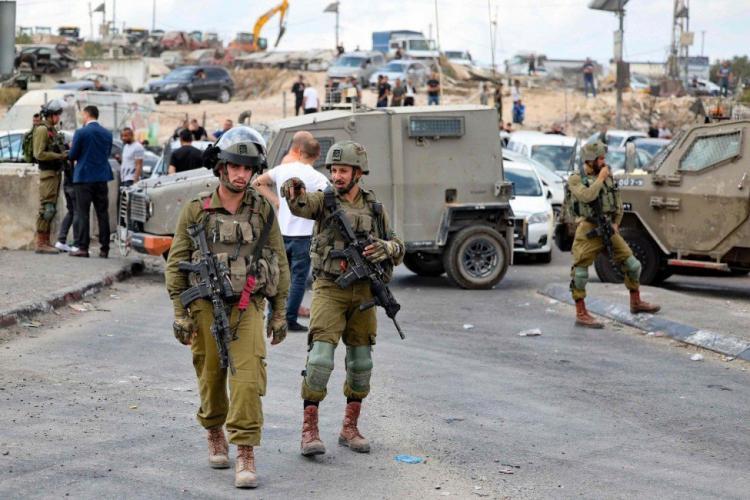 الاحتلال يشدد إجراءاته العسكرية عند حاجز جبع الاحتلال يشدد إجراءاته العسكرية عند حاجز جبع