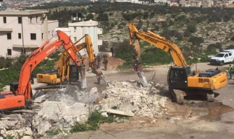 إخطارات بالهدم وغرامات مالية لمنشآت عربية في كفر قاسم إخطارات بالهدم وغرامات مالية لمنشآت عربية في كفر قاسم