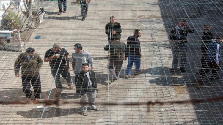 إعلام الأسرى: تفشي خطير لمرض "السكابيوس" بين الأسرى في "النقب" إعلام الأسرى: تفشي خطير لمرض "السكابيوس" بين الأسرى في "النقب"