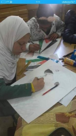 هيا سعدات.. طفلة فلسطينية تبدع في الرسم وتدعو للاهتمام بموهبتها