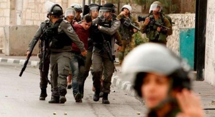 الاحتلال يعتقل ستة مواطنين بالخليل