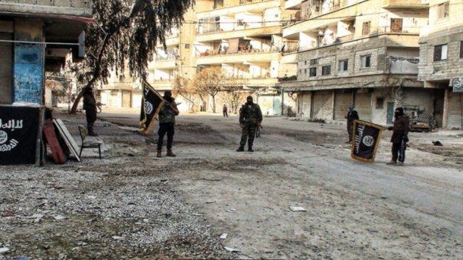 "داعش" يصلب أربعة شباب في مخيم اليرموك لنقلهم بعض أثاث من منزلهم!