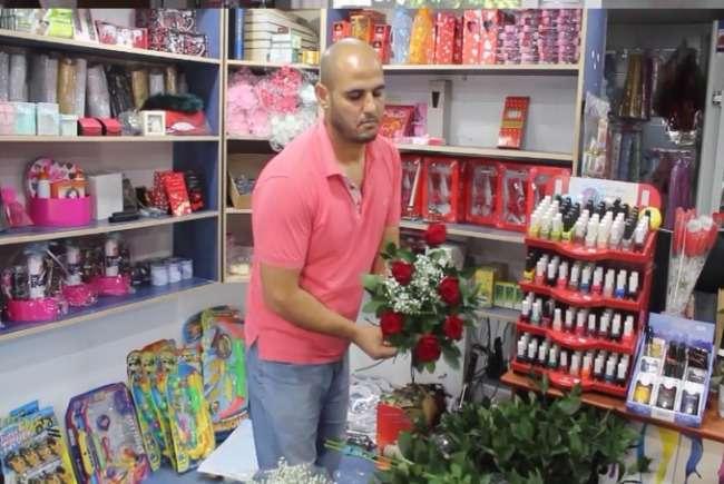 خاص لـ"وطن": بالفيديو... قلقيلية: 22% نسبة البطالة وشريم يسعى للتغلب عليها ببيع الزهور خاص لـ"وطن": بالفيديو... قلقيلية: 22% نسبة البطالة وشريم يسعى للتغلب عليها ببيع الزهور