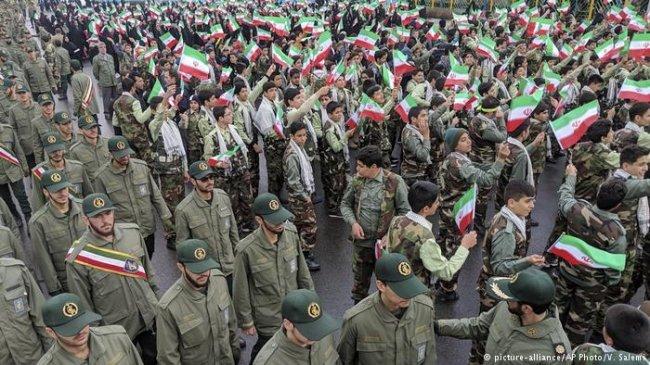 في ذكرى الثورة.. روحاني: المؤامرة الأميركية ضد إيران مصيرها الفشل