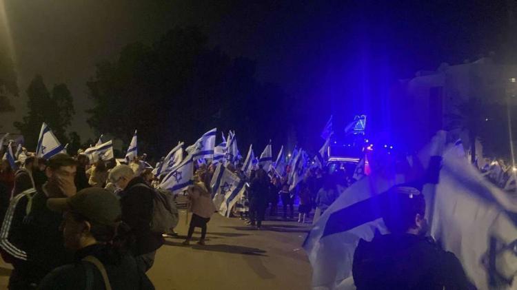 صور | "مسيرة أعلام" استفزازية للمستوطنين في اللد والرملة والأهالي يستعدون للتصدي لها
